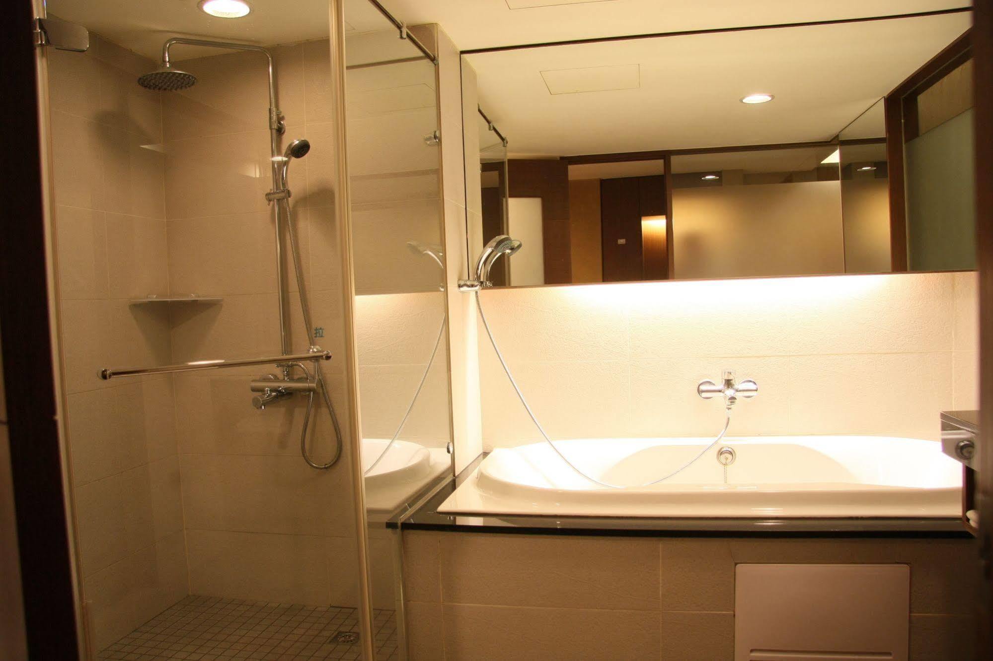 Vip Hotel Taipei Exterior photo