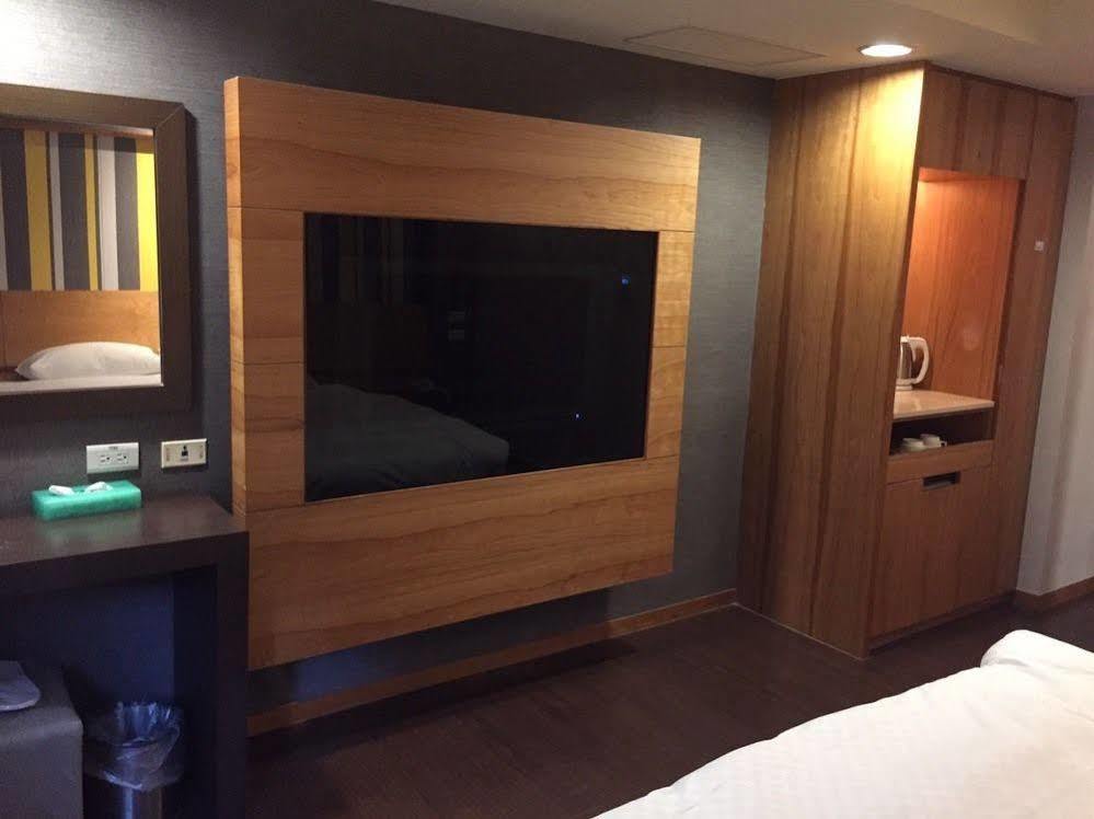 Vip Hotel Taipei Exterior photo