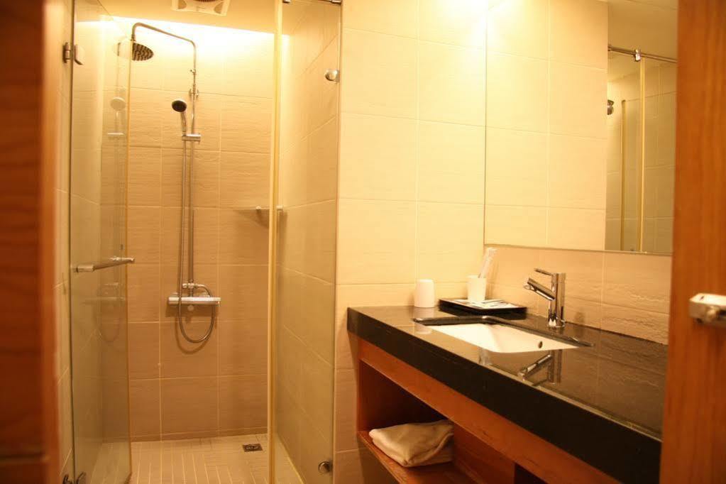 Vip Hotel Taipei Exterior photo