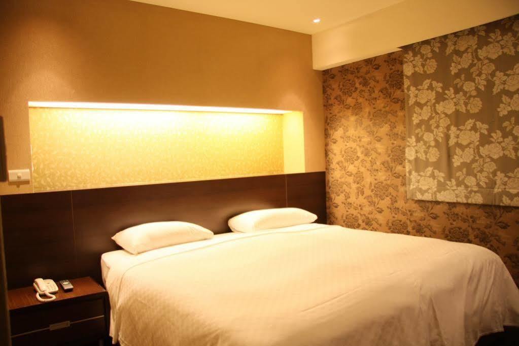 Vip Hotel Taipei Exterior photo